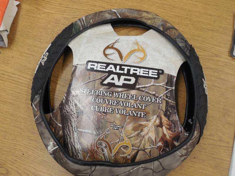 Realtree Outfitters camo steering wheel cover  grip for car, truck, SUV