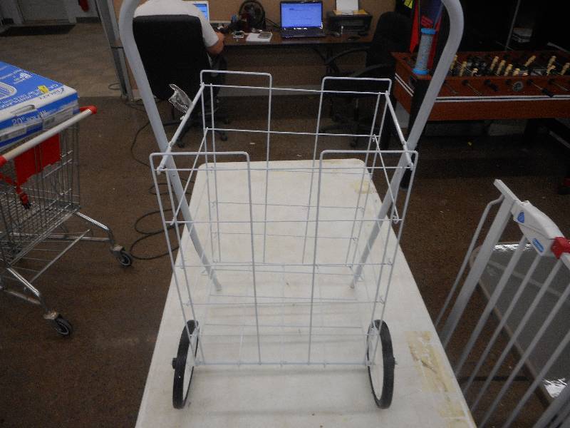 WIRE BASKET WITH WHEELS LAUNDRY HAMPER