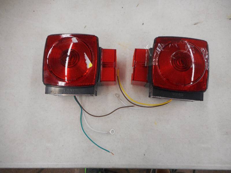 (2) BRAND NEW TRAILER LIGHTS