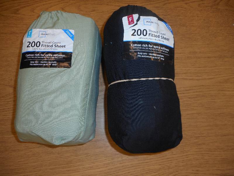(2) 200 THRED COUNT FITTED SHEETS, FULL AND TWIN