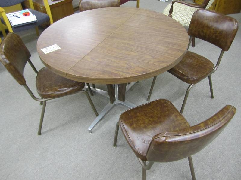 Table with 4 vinyl chairs, 41 acro...