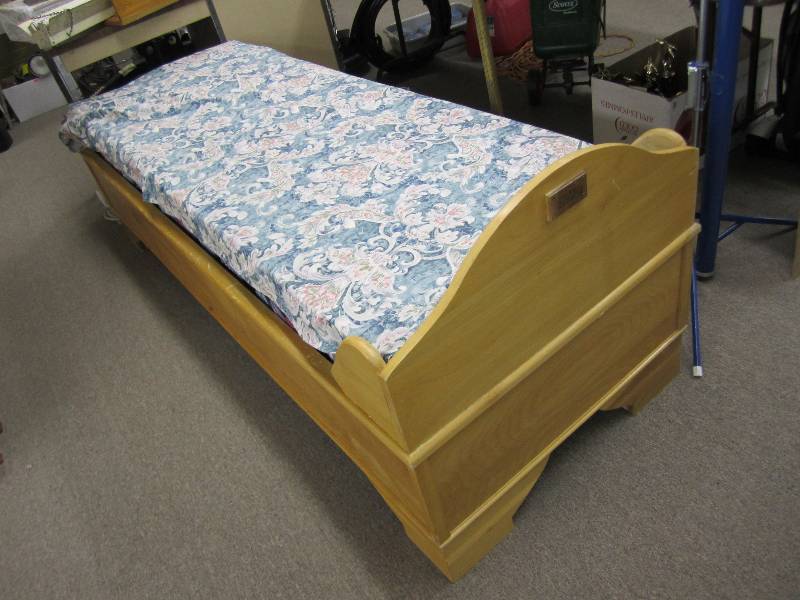 Sweedish day bed, hand crafted by D...