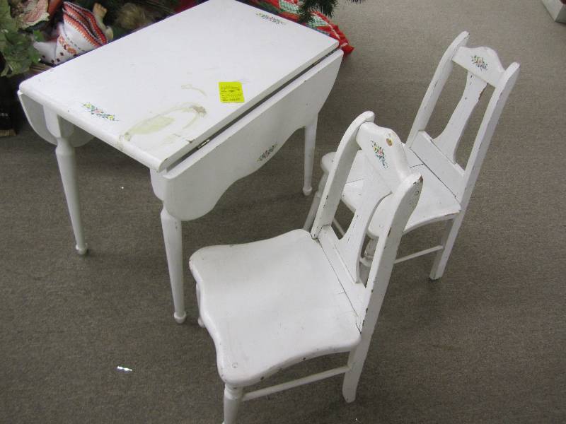 Childs drop leaf table with 2 matc...