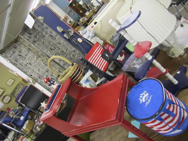 Patriotic display, all in nice cond...