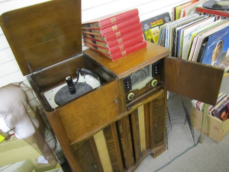 Antique Zenith radio and phonograph...