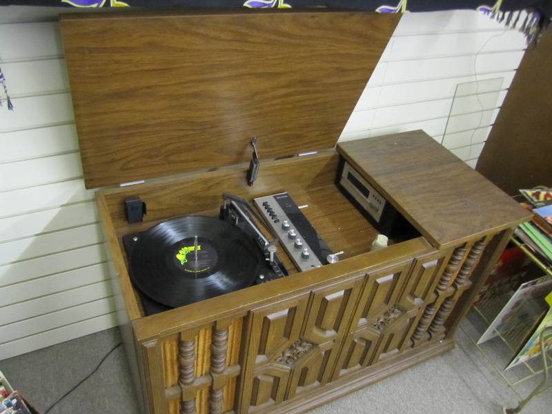 Sylvania record, 8 track, radio con...
