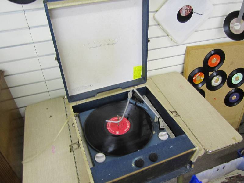 Coronado portable phonograph, speak...