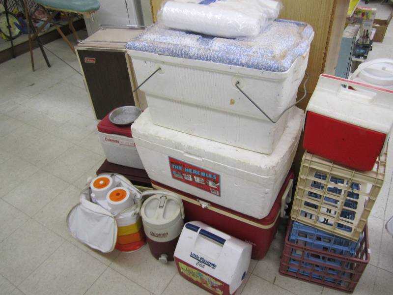 Lot of vintage coolers...