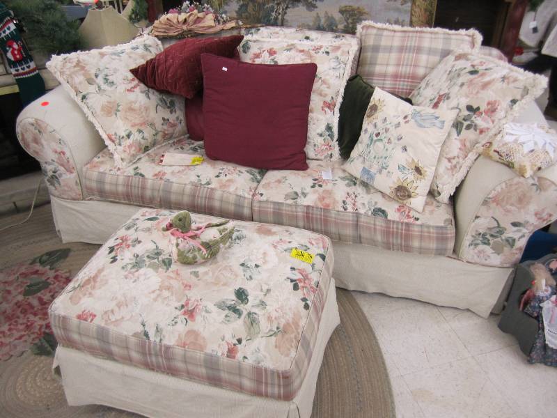 Floral couch with matching pillows ...