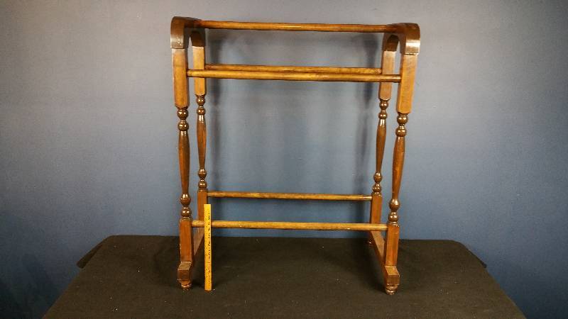 lot 104 image: Vintage Blanket Rack