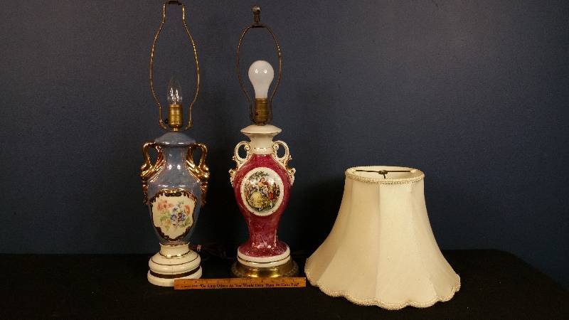 lot 110 image: (2) Gilded Porcelain Lamps w One Shade