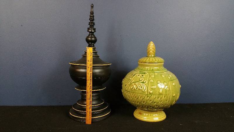 lot 111 image: Group of (2) Lidded Home Dcor