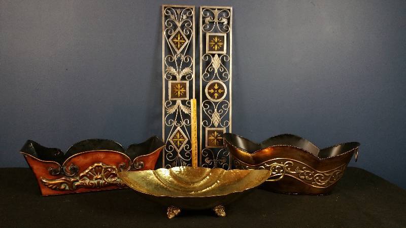 lot 114 image: Group of Metal Home Dcor