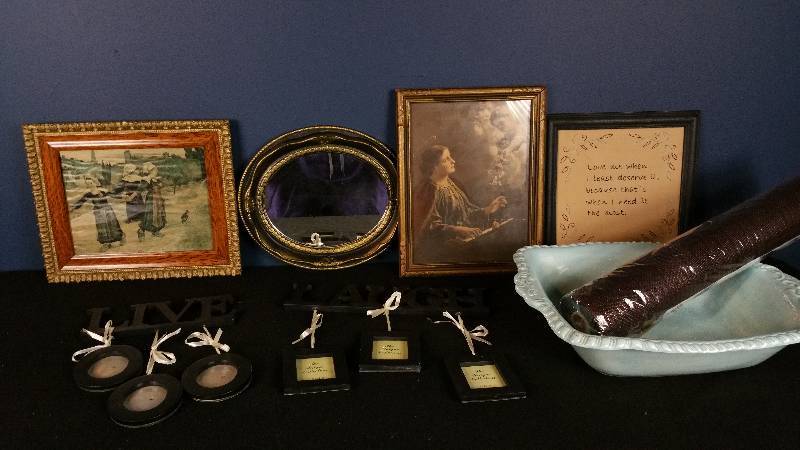 lot 126 image: Vintage Framed Pieces, LiveLoveLaugh Wall Hangings