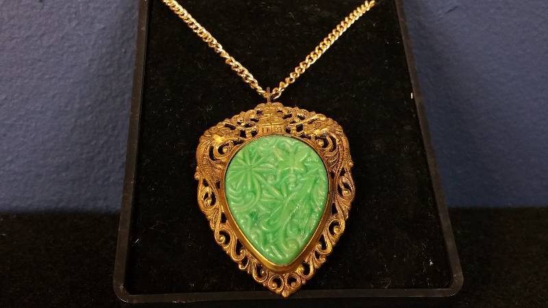 lot 129 image: Vintage Ornate Pin on Necklace