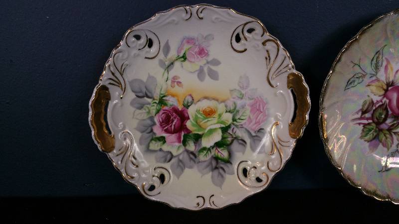 lot 130 image: Handled Porcelain Service Plates  Blue & White