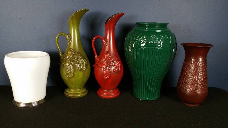 lot 134 image: Group of Cermamic Vases