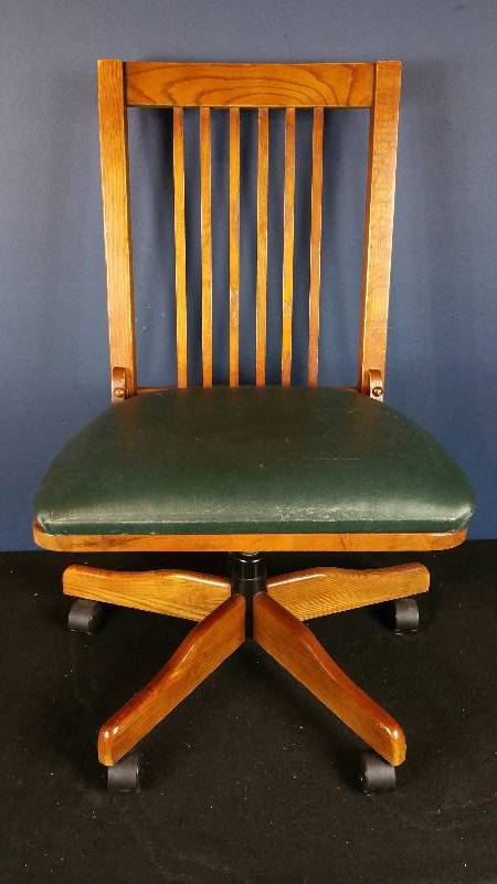 lot 13 image: Vintage Office Chair