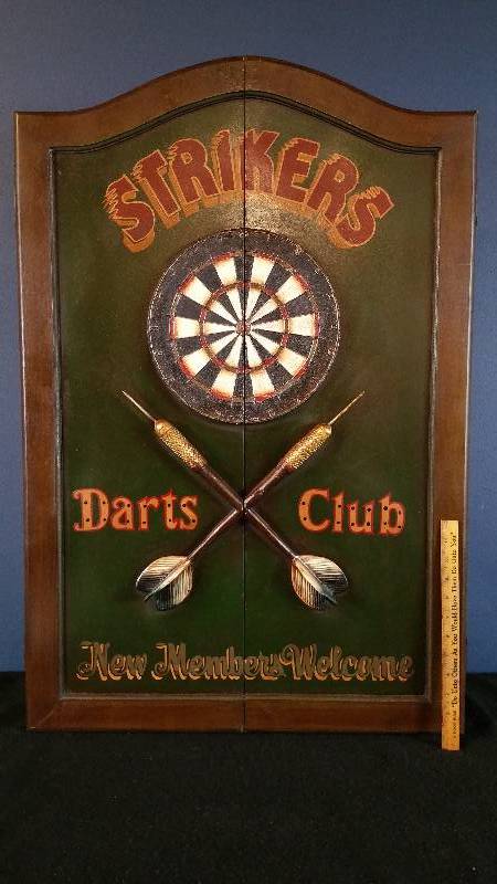 lot 17 image: Handsome Strikers Dart Club Dart Board Cabinet