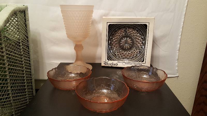 lot 75 image: Anchor Hocking Wexford Plate, Depression Glass Bowls, Frosted Glass