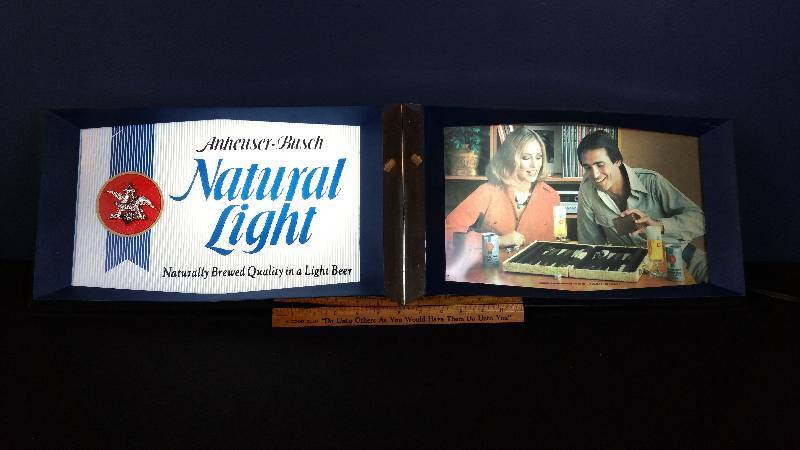 lot 19 image: Vintage Anheuser-Busch Lighted Sign