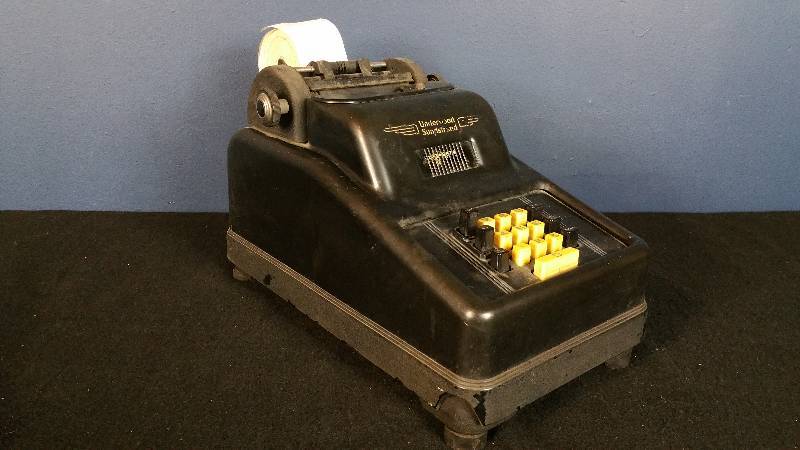 lot 21 image: Vintage Underwood Sundstrand Adding Machine