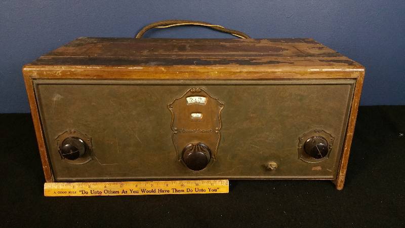 lot 22 image: Rare Steward-Warner Battery Tube Radio