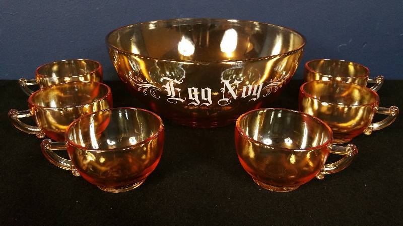 lot 29 image: Vintage Jeanette Carnival Marigold Egg Nog Set