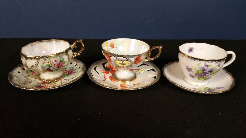 lot 32 image: Set of (3) Japanese Tea Cups & Saucers