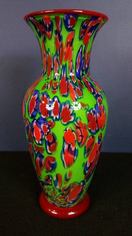 lot 40 image: Gorgeous, Large Art Glass Vase 15