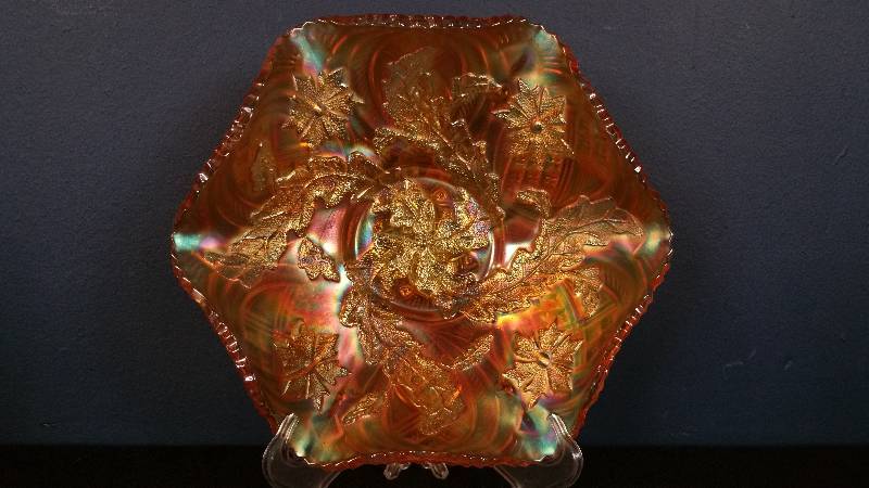 lot 47 image: Colorful 10 Carnival Glass Poinsettia Bowl