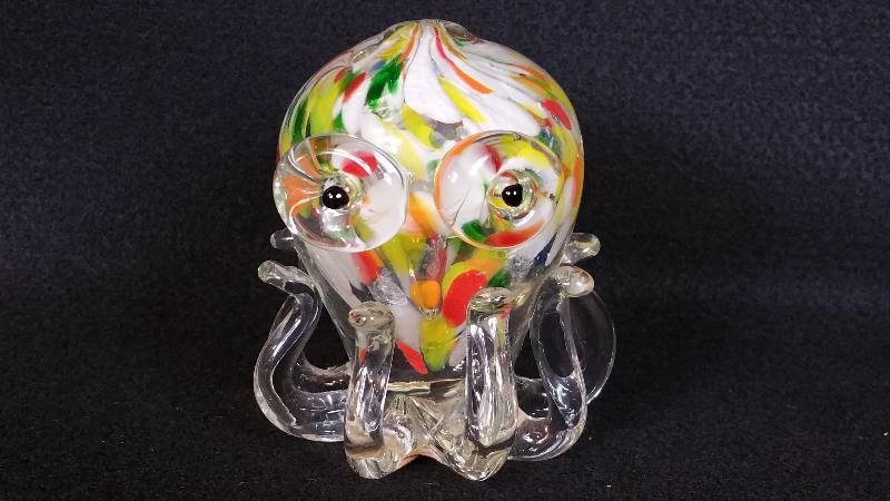 lot 64 image: Murano Octopus Art Glass Paperweight