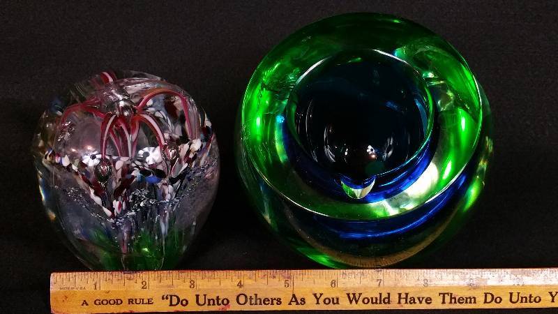lot 66 image: Wow  Vintage Blue  Green Murano Ash Tray  Paperweight