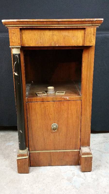 lot 68 image: Antique Comode w Columns