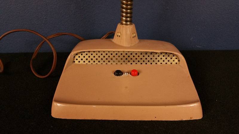 lot 88 image: Vintage Flourescent Desk Lamp