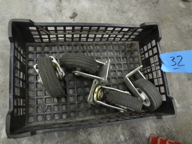 (4)  Casters