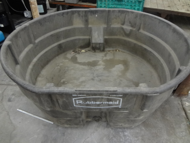 300gal Rubbermaid Tub