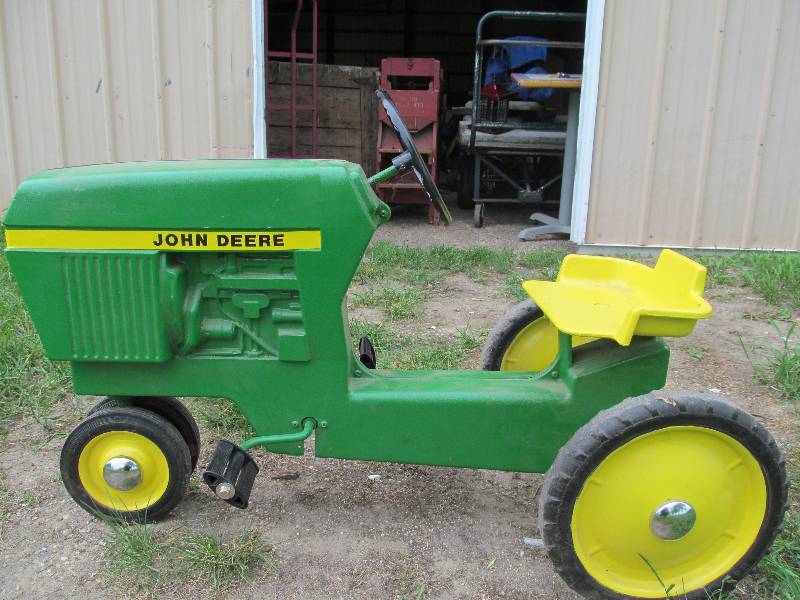 John Deere Pedal tractor