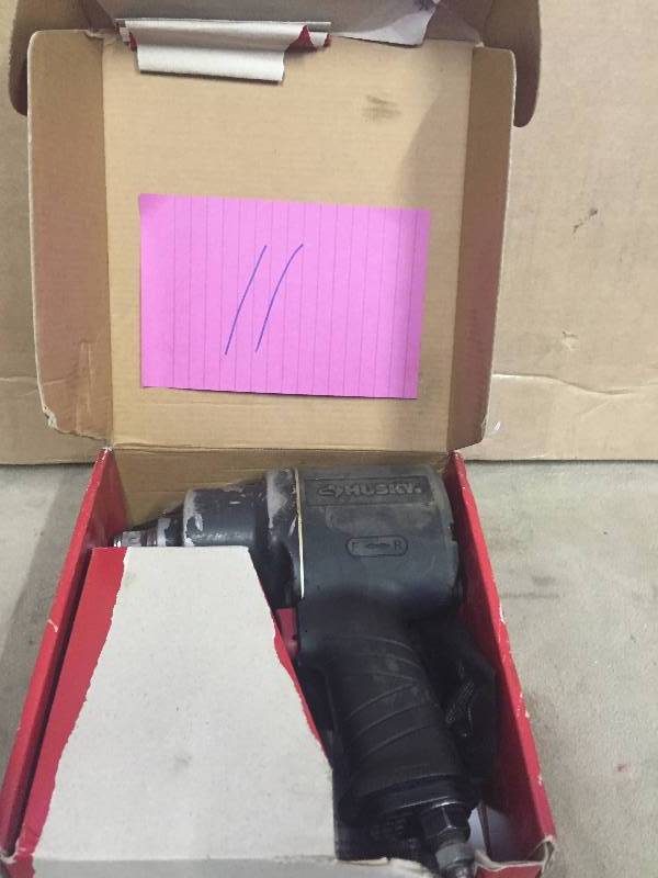 Husky 12 Impact Whrench 800 ft - lbs used