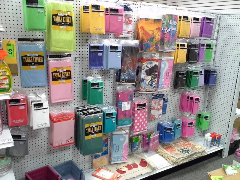 Large selection of table coverings