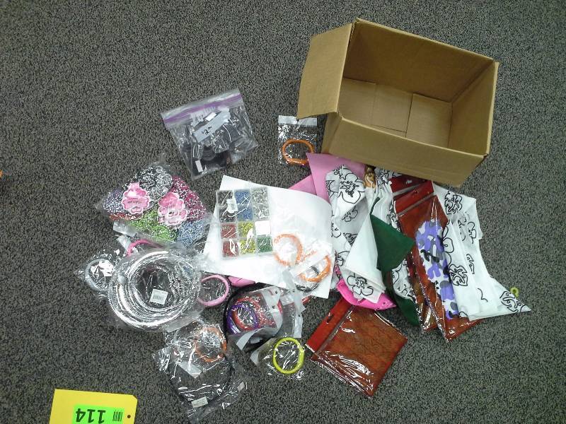 Assortment of accessories, package of plastic crowns