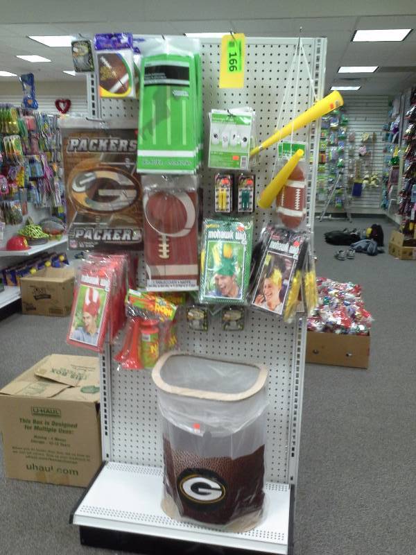 Green Bay Packers decorations, wigs, sports themed items