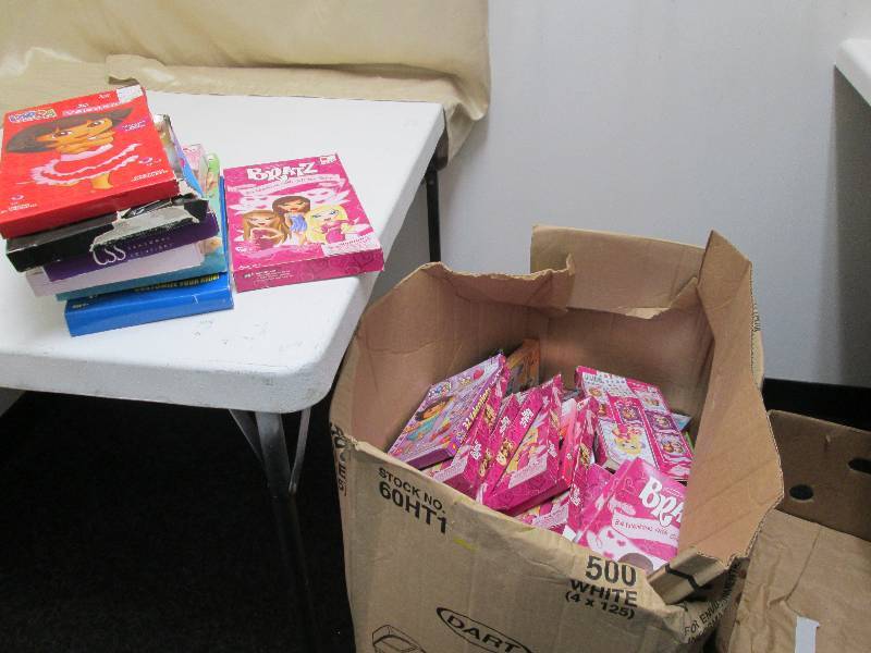 13x22x22 BOX FULL OF MISC VALENTINE...