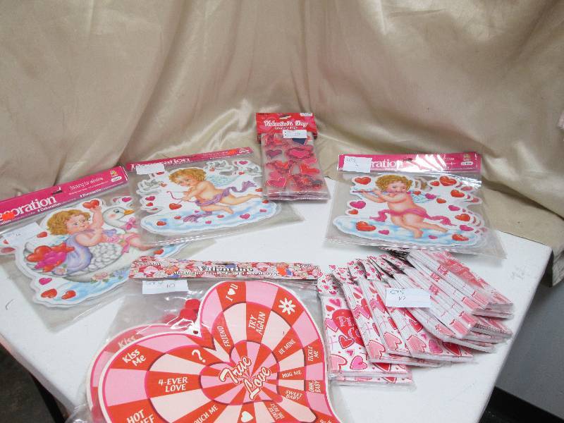 MISC VALENTINES DAY DECORATIONS AND...