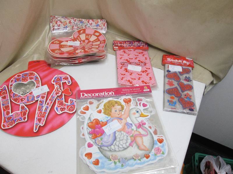 MISC VALENTINES DAY DECORATIONS AND...