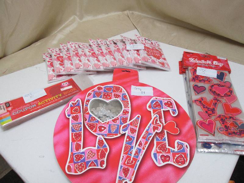 MISC VALENTINES DAY DECORATIONS AND...