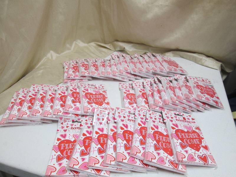 40 8ct VALENTINES PARTY INVATATIONS...