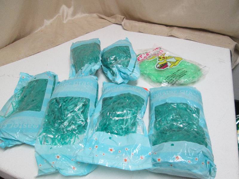1.5 OZ BAGS OF GREEN EASTER GRASS Q...
