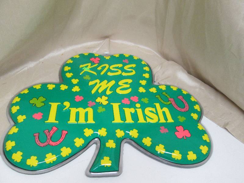 20 HANGING PLASTIC SHAMROCKS ...