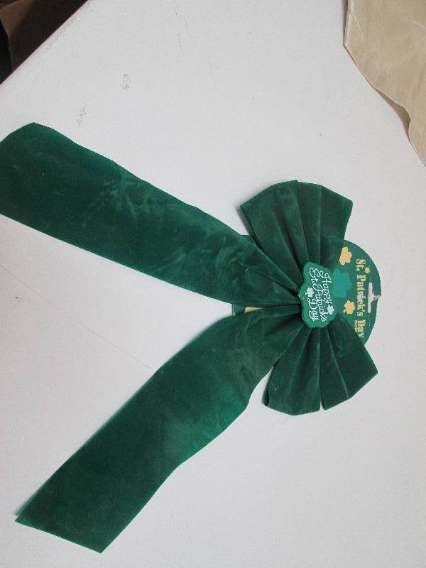 10 VELVET GREEN BOWS...